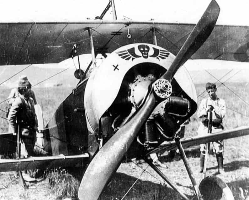 Совершивший вынужденную посадку на территории противника французский Ньюпор 16С.1. Его пилот сержант Берно попал в плен